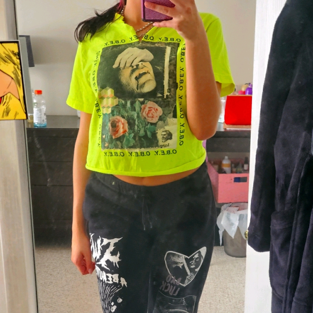 obey vampire tee